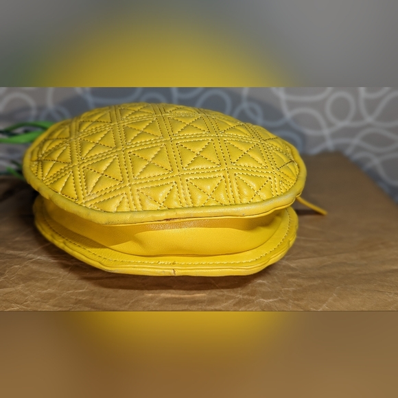 Kate Spade Wing It Pineapple Purse EUC - Picture 7 of 11